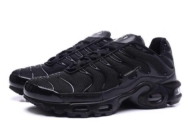 full black nike tns