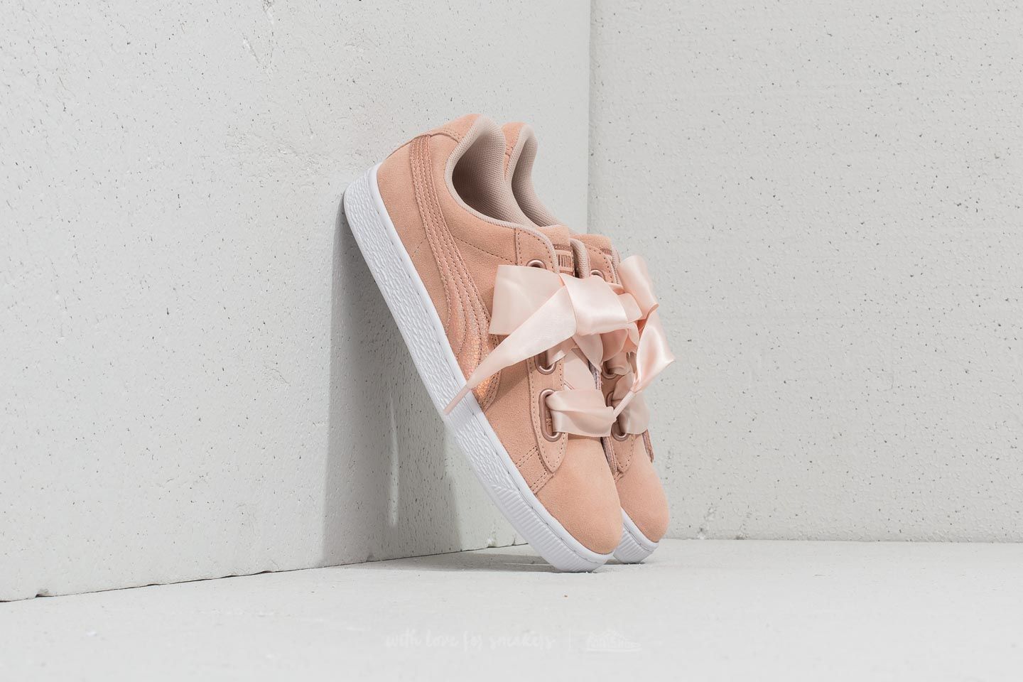 Women's shoes Puma Suede Heart LunaLux 