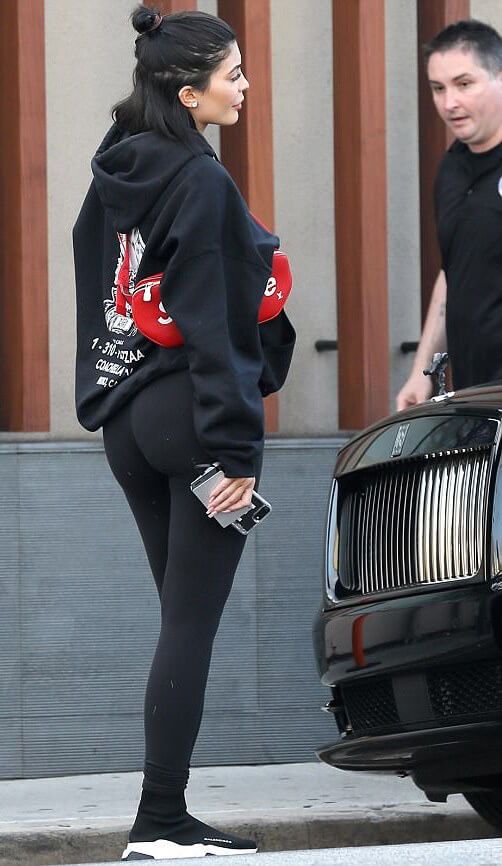 balenciaga speed trainer outfit women