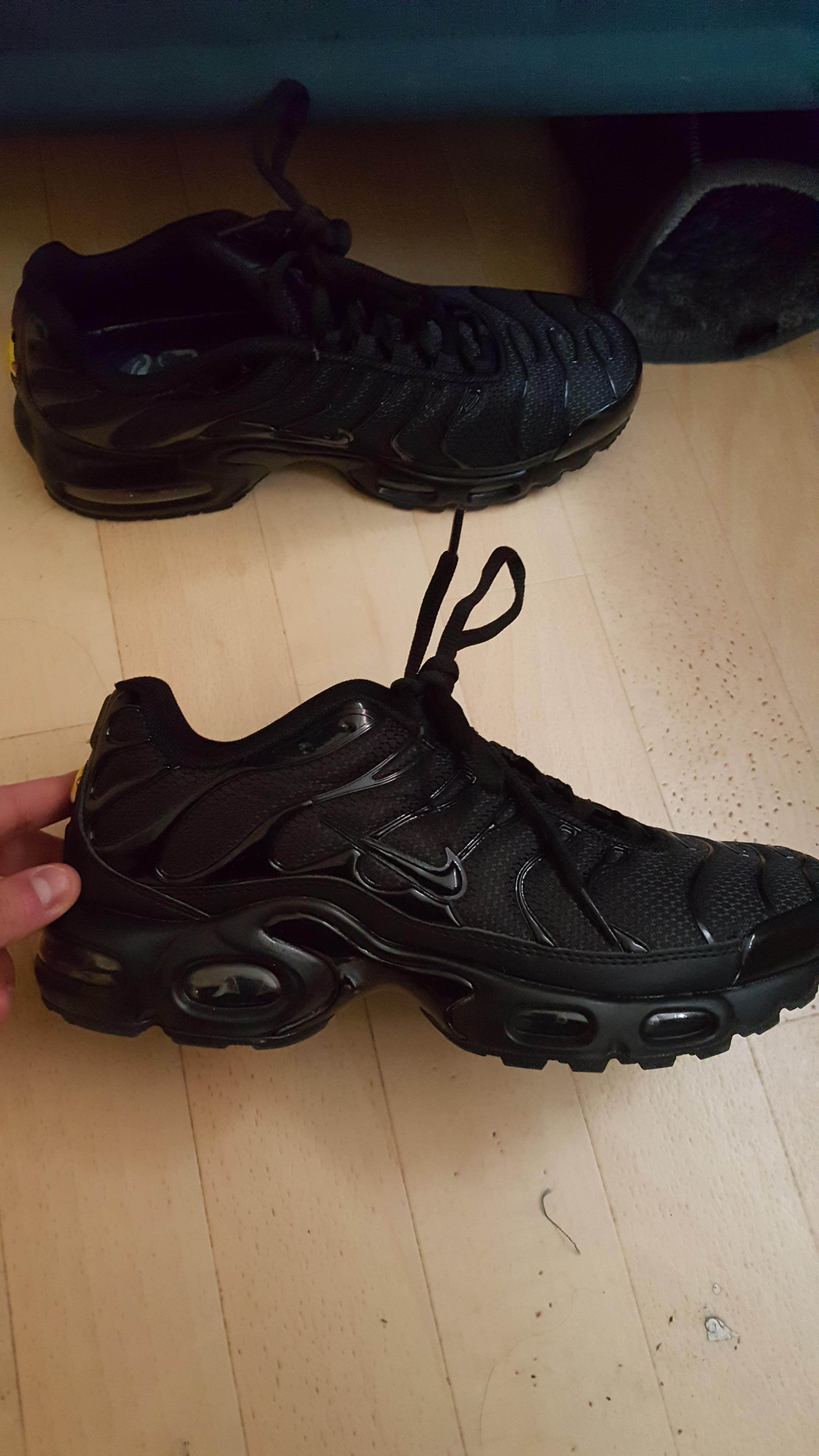 full black nike tns