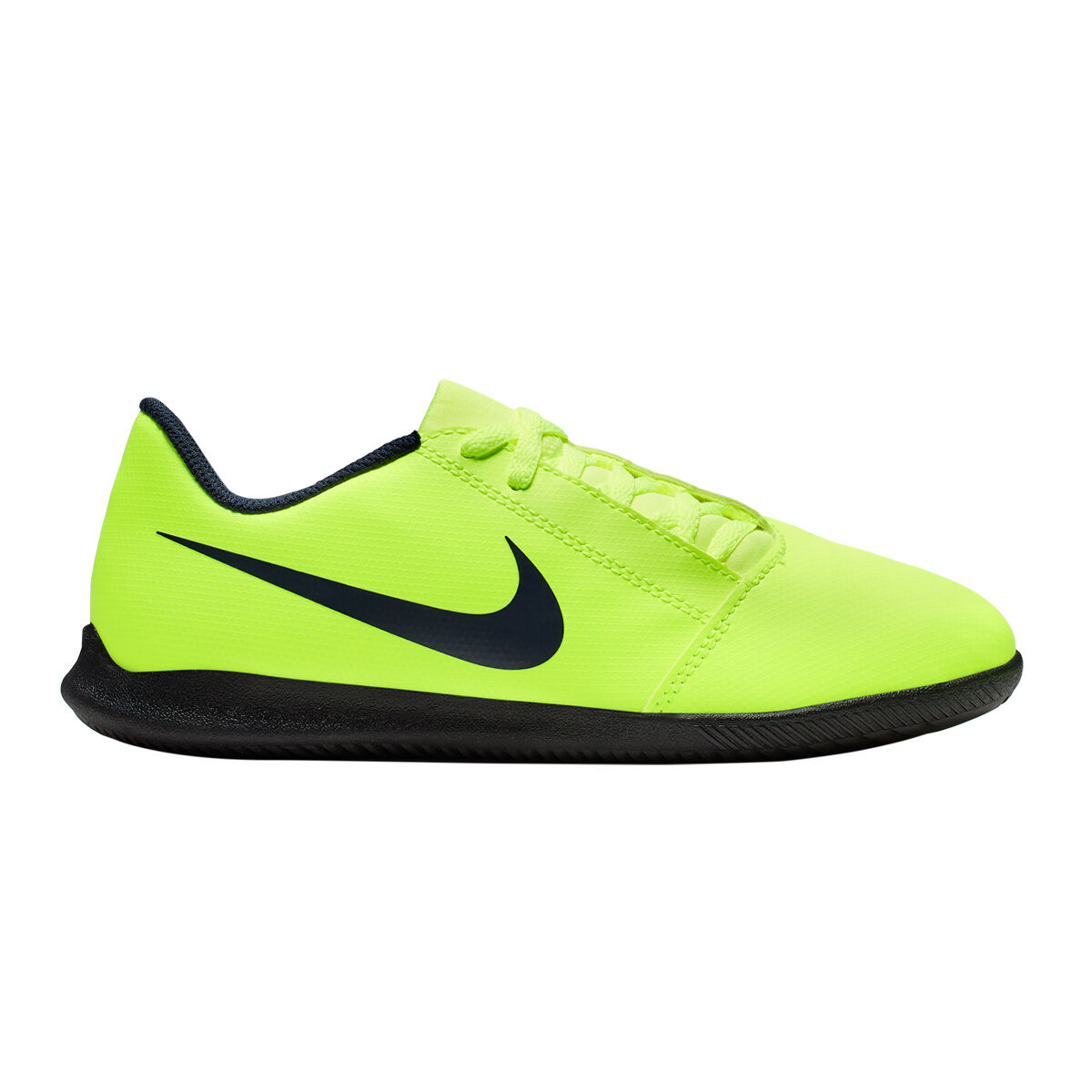 green nike soccer shoes