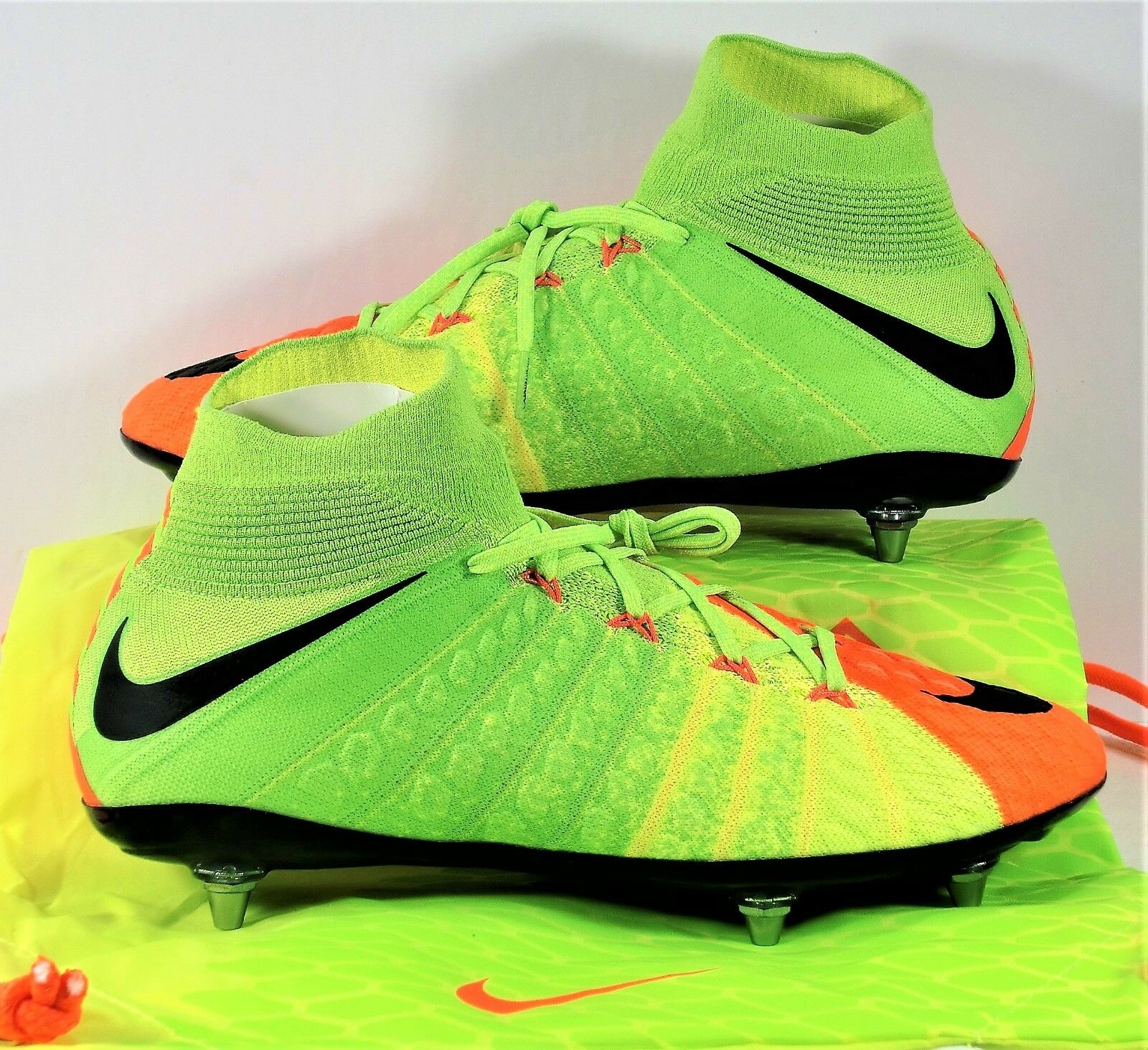 nike soccer cleats flyknit
