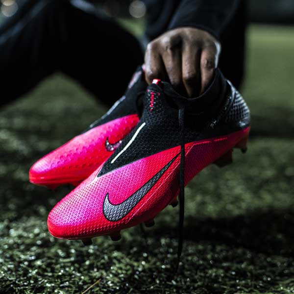 nike midfielder boots