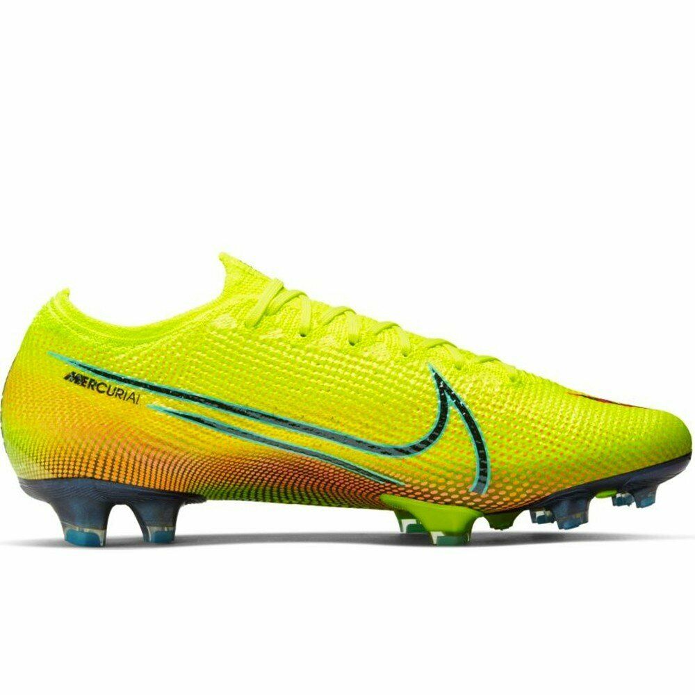 green nike soccer shoes