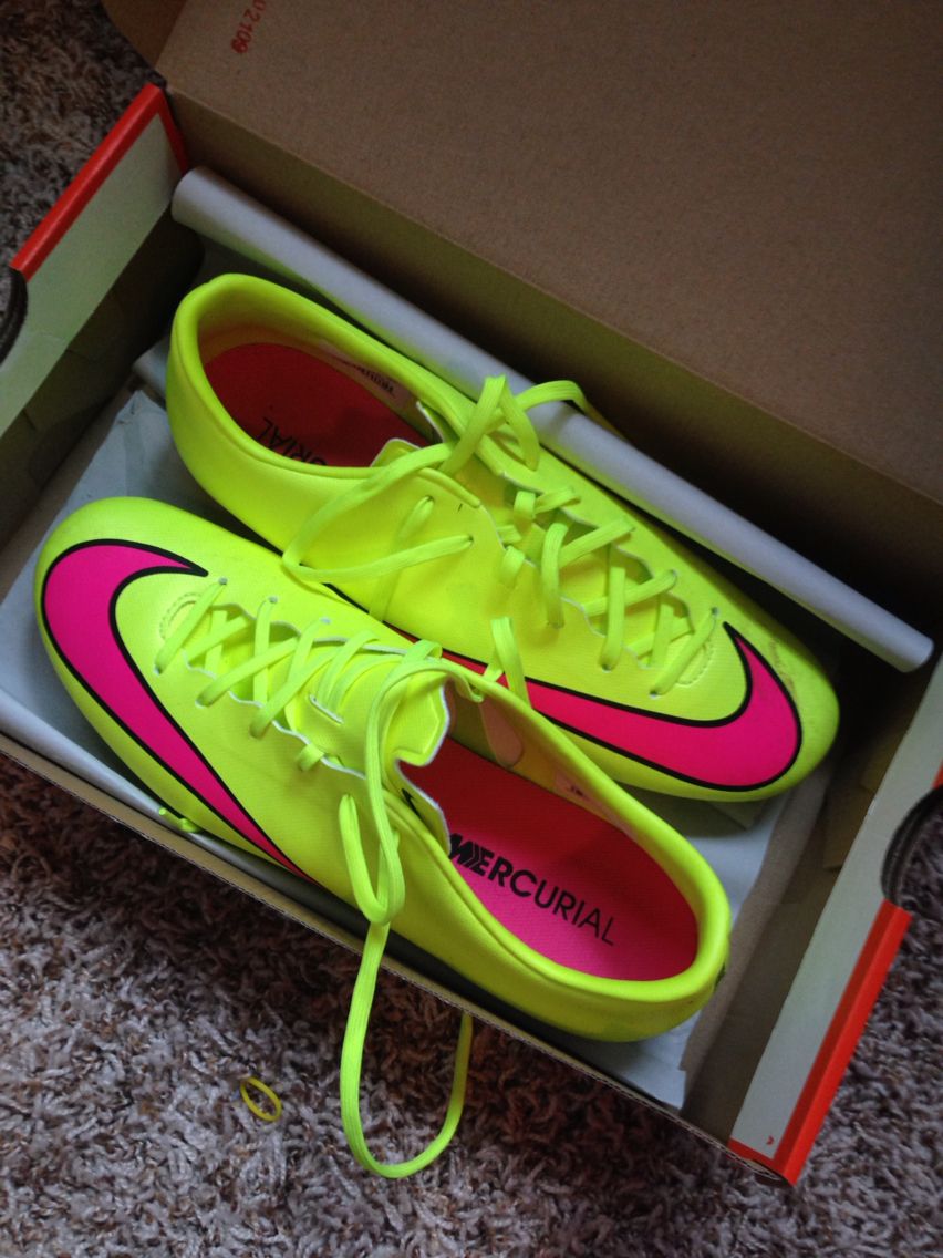 nike neon football shoes