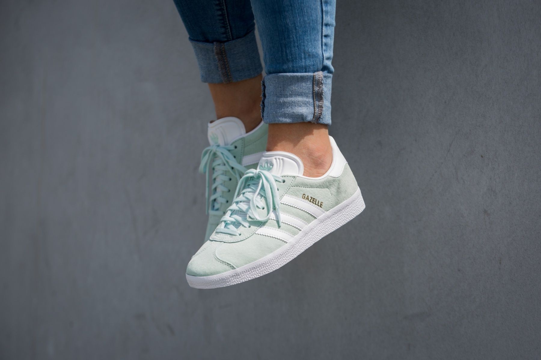 Mint sneakers, Adidas gazelle outfit 