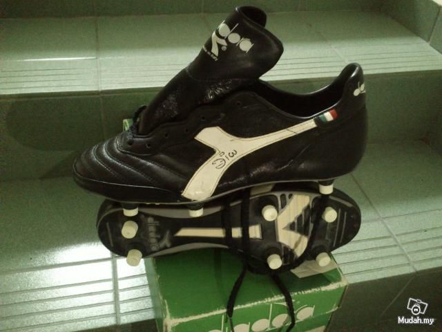 nike air football boots 1990's