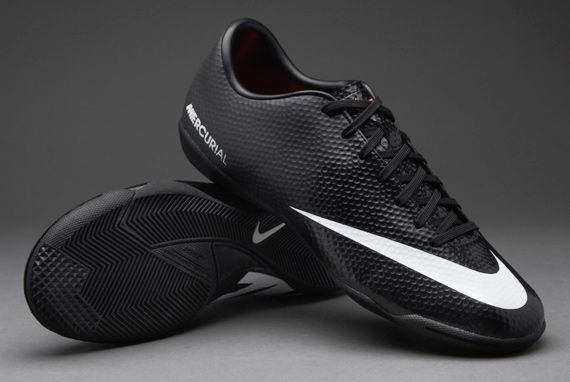 nike soccer boots black
