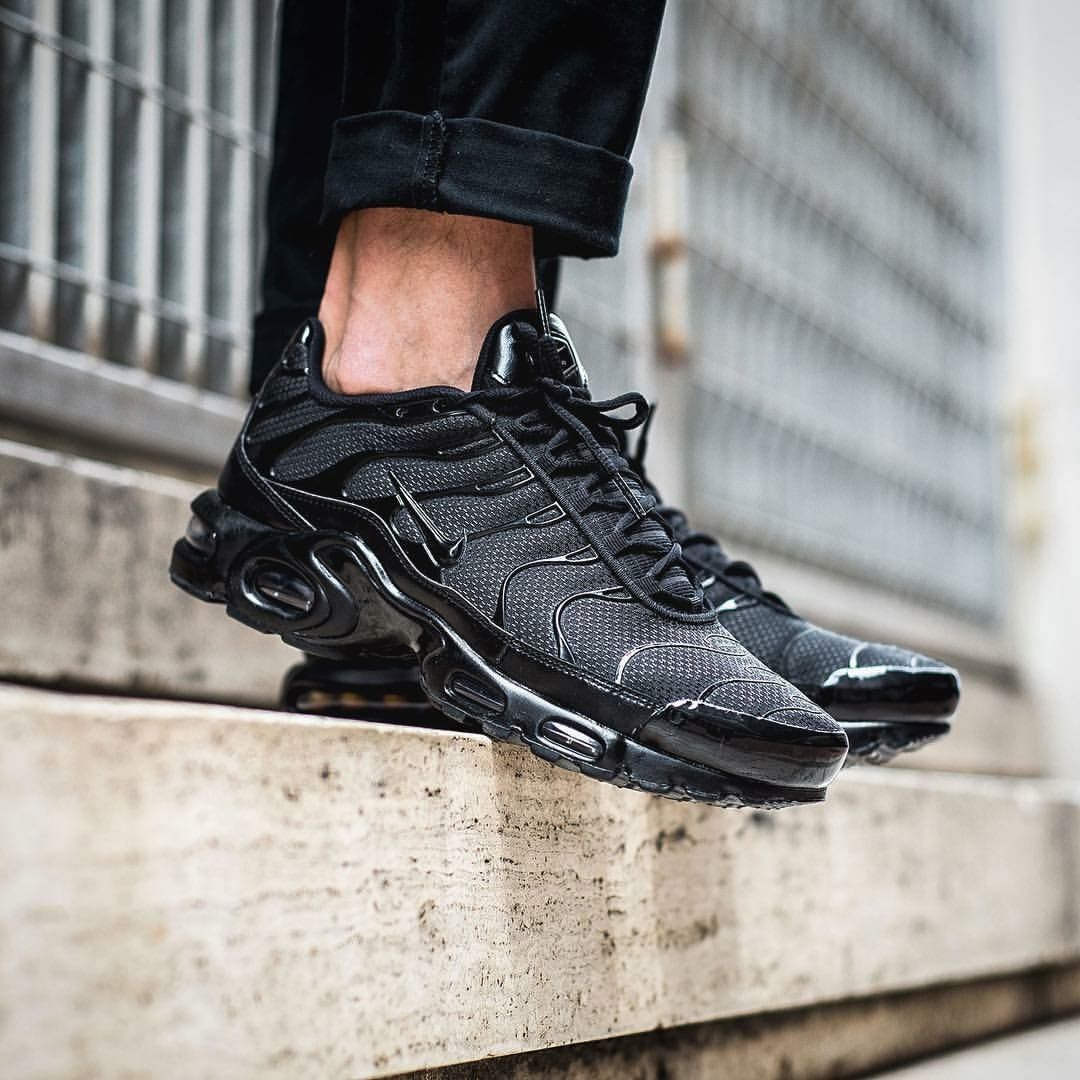 nike air tn plus black