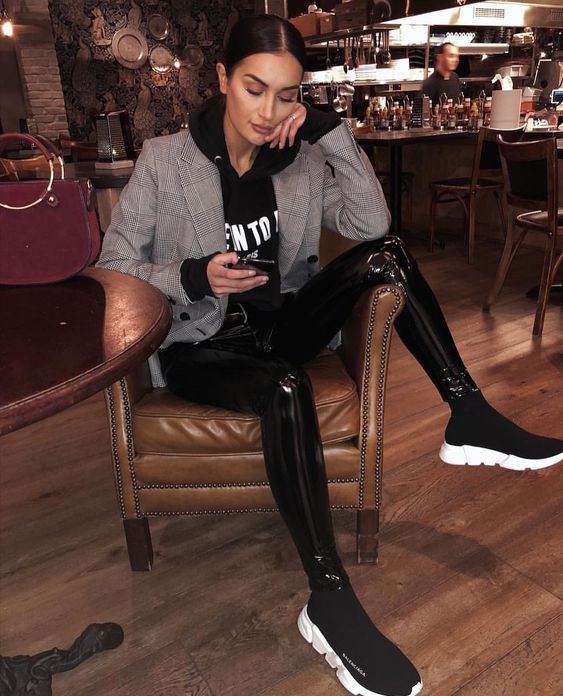 balenciaga speed trainer outfit women