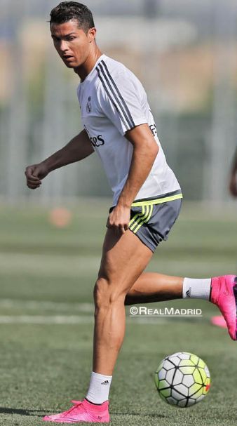 football player nike shoes