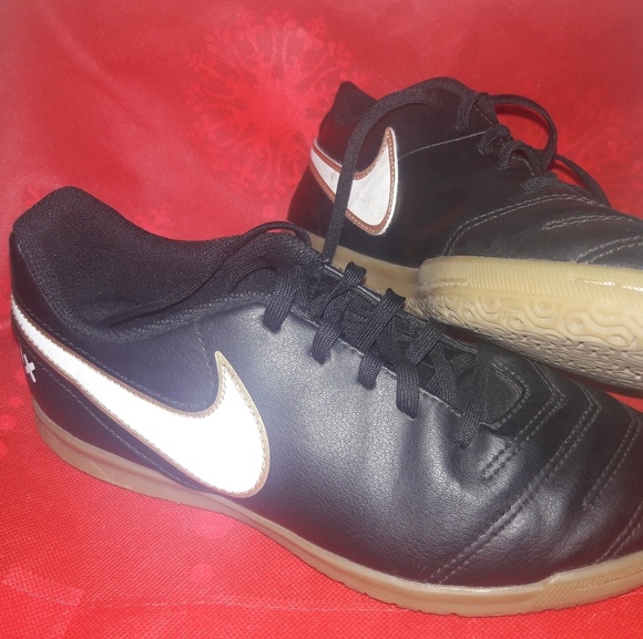 indoor soccer shoes nike womens