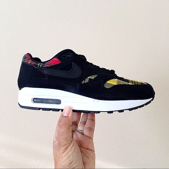 black and plaid air max