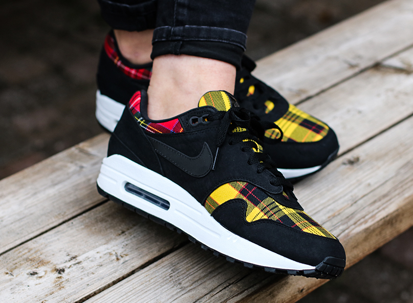 black and plaid air max