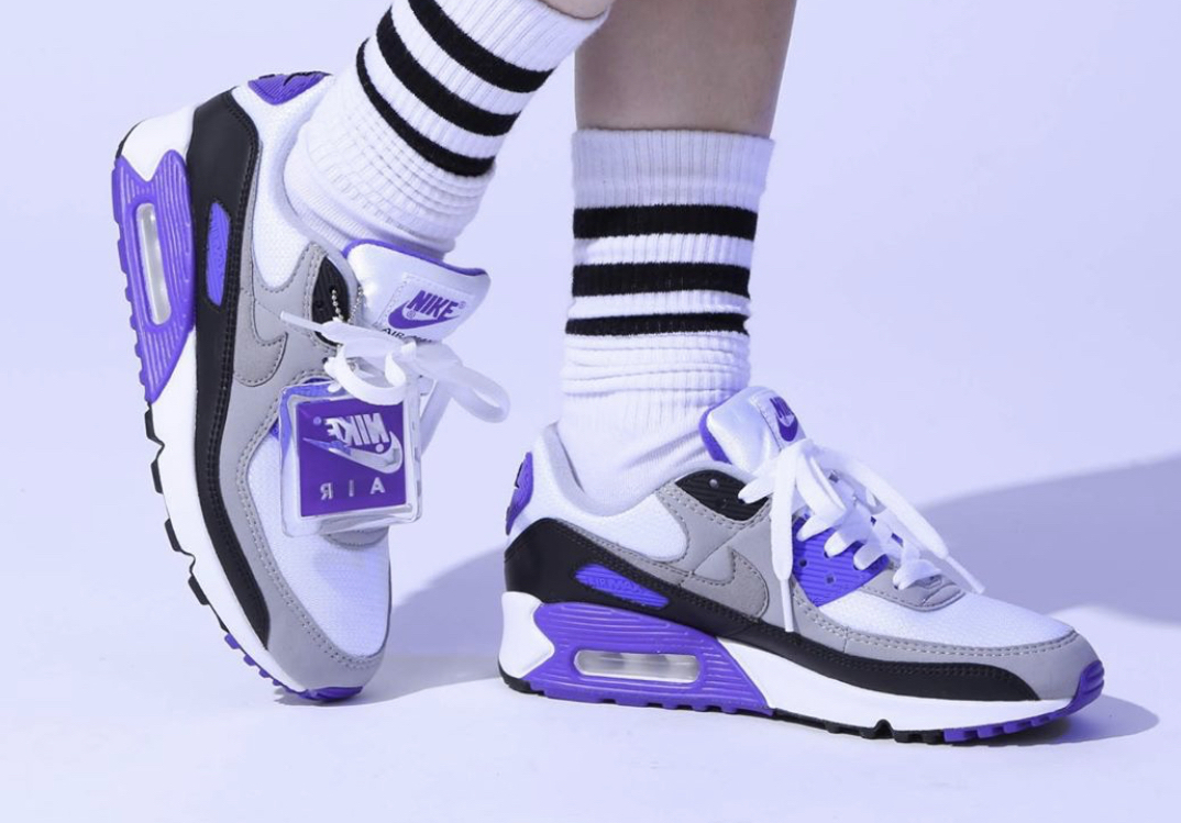 Nike WMNS Air Max 90 Hyper Grape Right 